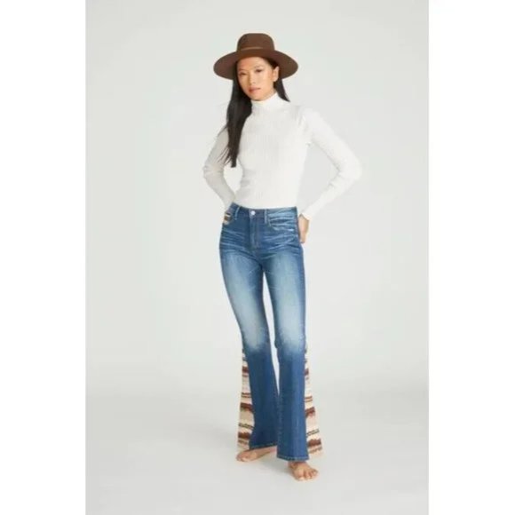 Driftwood Farrah Flare Jeans in Woodland 28 - Picture 4 of 16
